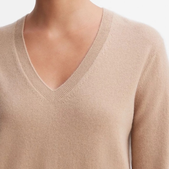 $348 Unworn Vince Weekend Cashmere V-Neck Sweater in Camel - Picture 2 of 10